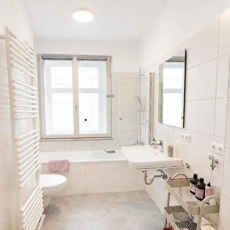 Apartment Schee - Stilvolle & Zentrale Mit Privatparkplatz Noerdlingen