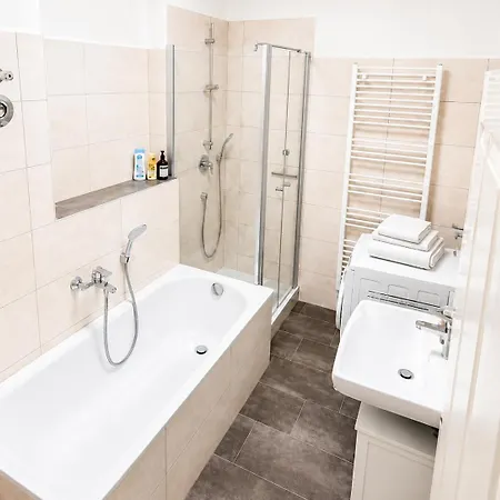 Apartment Schee - Stilvolle & Zentrale Mit Privatparkplatz Noerdlingen