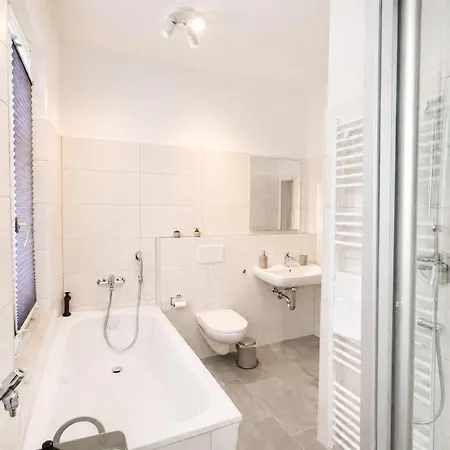 Apartment Schee - Stilvolle & Zentrale Mit Privatparkplatz
